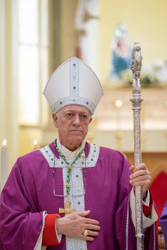 SER Mons Colaianni col pastorale