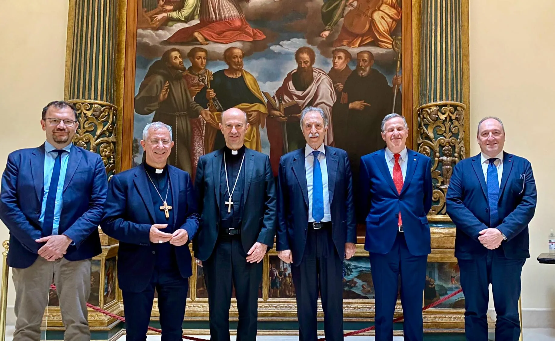 Mons. Caiazzo con le Autorità
