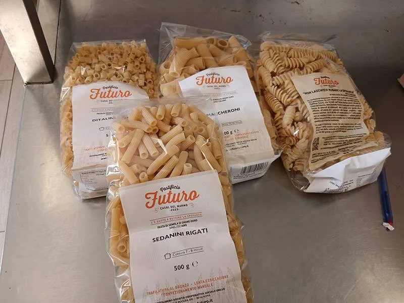 Dal pastificio “Futuro”, 1.000 confezioni di pasta a Mense Caritas e Penitenziario di Matera